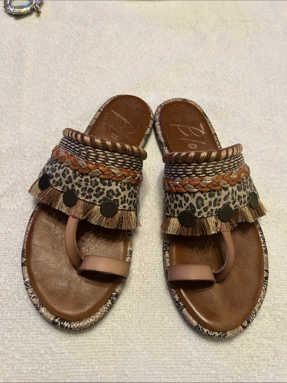 Leopard-Accent Fringe Toe-Loop Slide Sandals - Brown